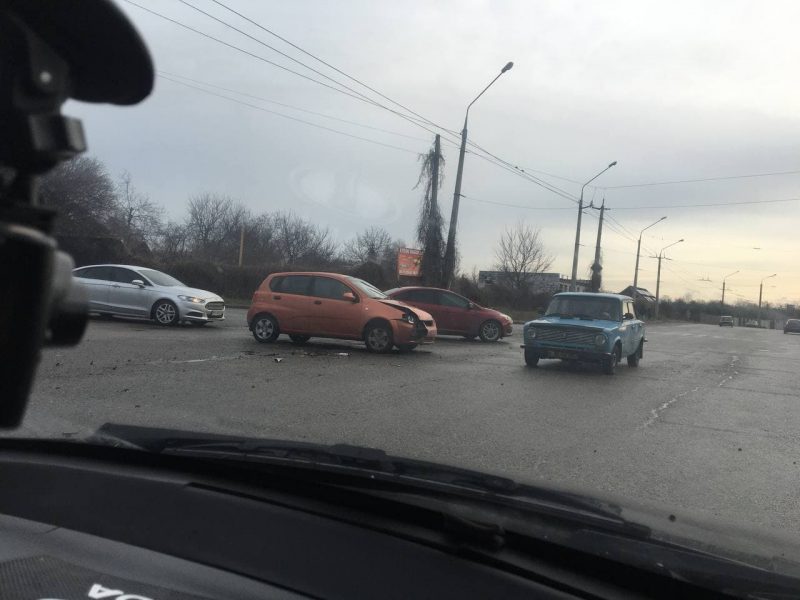 В Запорожье столкнулись автомобили - фото 
