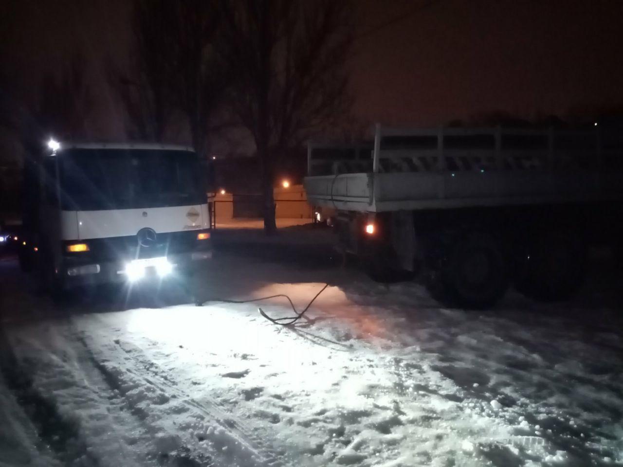 В Запорожской области несколько автомобилей оказались в снежном плену, - ГСЧС