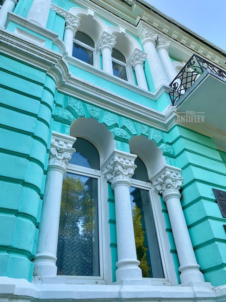 Как в курортном городе Запорожской области выглядит роскошный особняк, построенный в начале прошлого века 