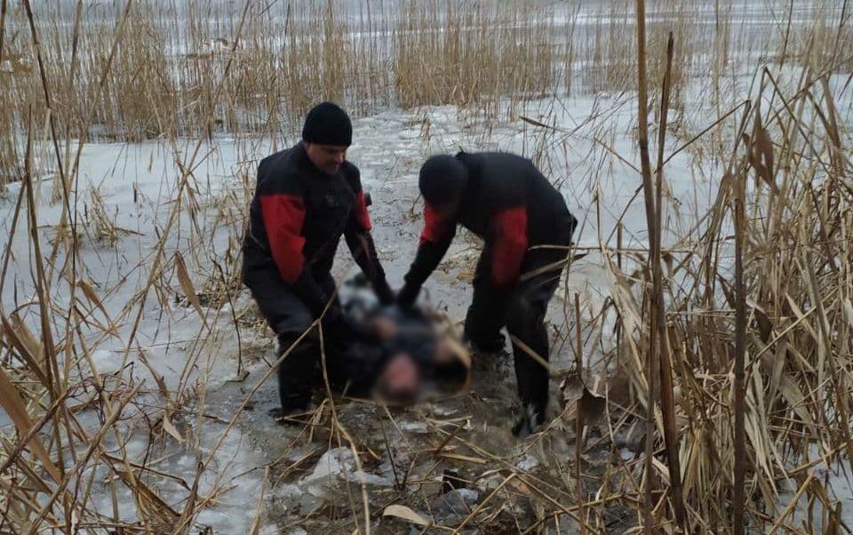 Под Запорожьем спасатели вытащили из реки тело мужчины: подробности