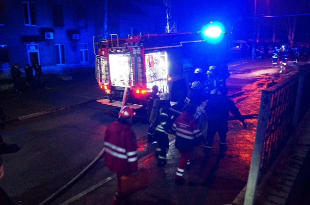 Пожар в запорожской инфекционной больнице: в сети появилось ВИДЕО с места происшествия
