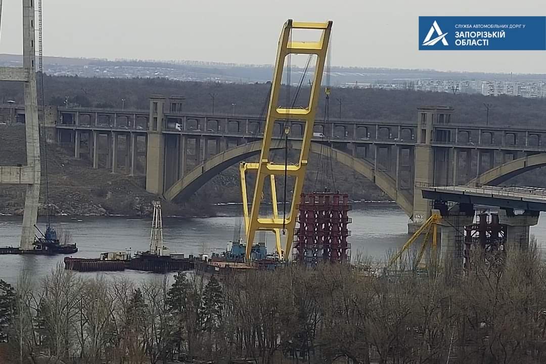 В Запорожье активно проходит строительство моста в районе Кривой Бухты: когда его откроют (ВИДЕО)