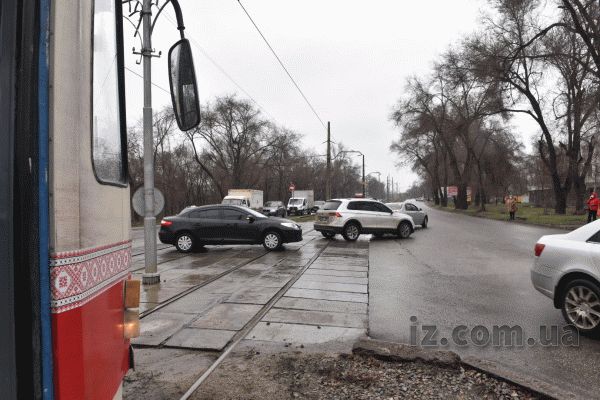 В Запорожье из-за аварии затруднено движение трамваев
