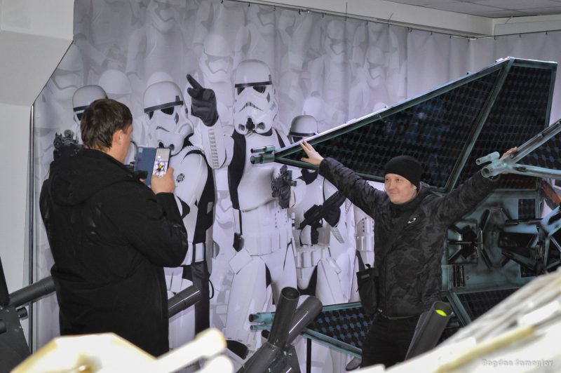 Сделать фото с Дартом Вейдером и полетать на звездолете – в Запорожье открылась крутая выставка