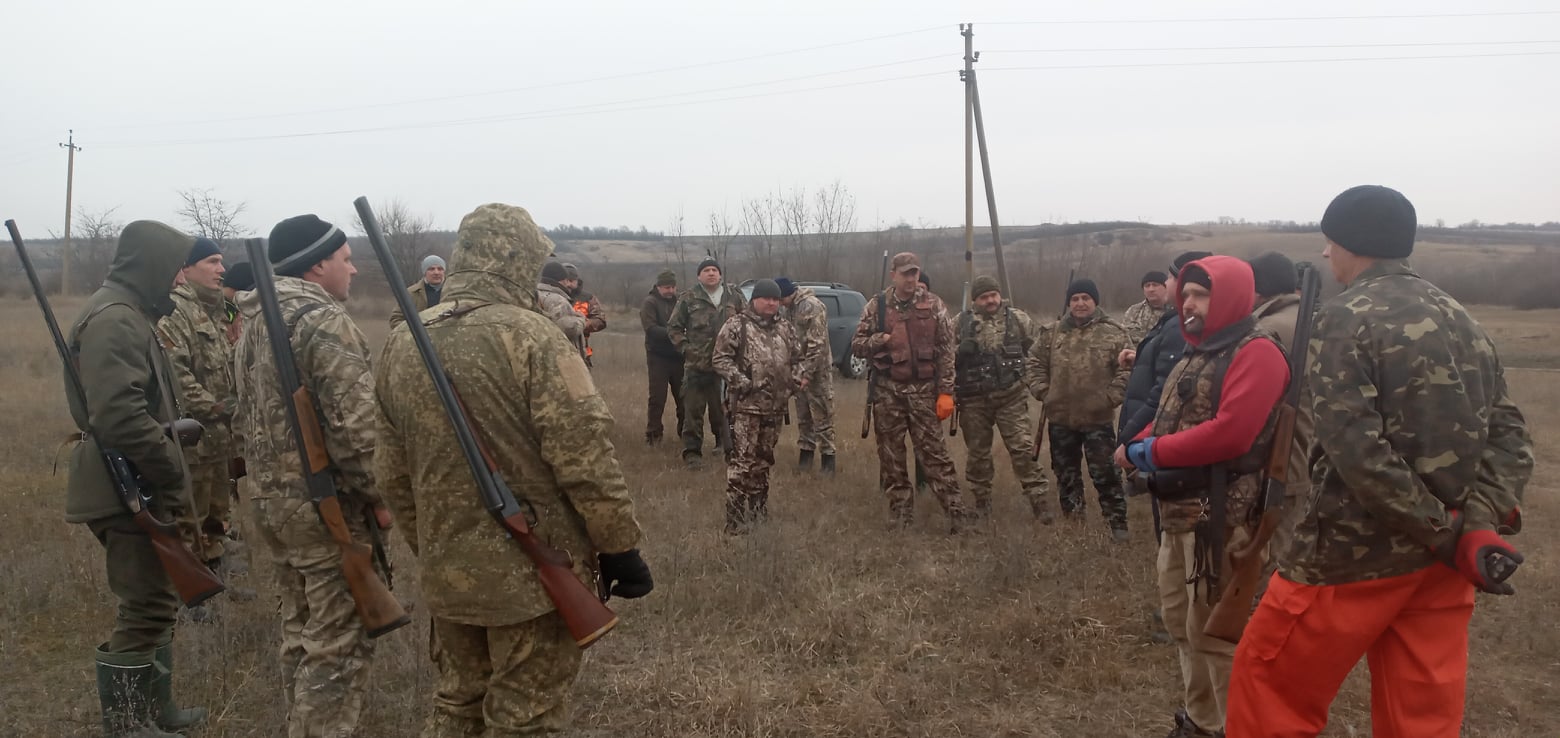 В Запорожской области охотники застрелили стаю лисиц и волков (ФОТО)