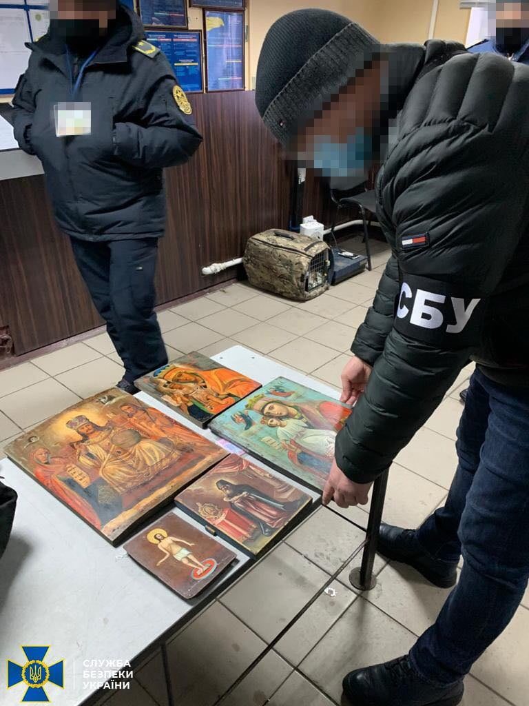 В Запорожье СБУ предупредила контрабанду старинных икон в Россию