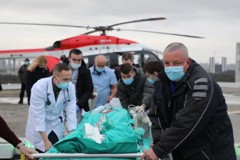 Пациента с пересаженным сердцем спасатели транспортировали вертолетом