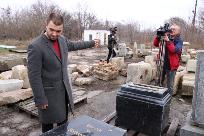 Как в Запорожье продвигается реставрация меннонитских надгробий
