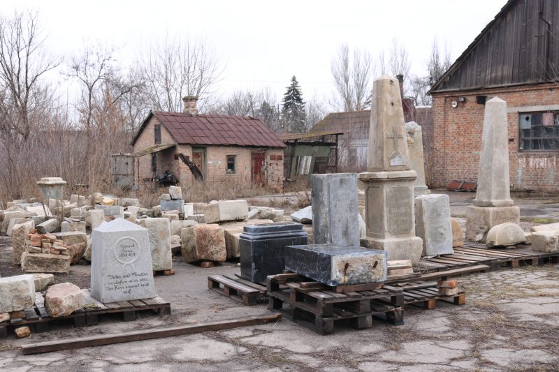Как в Запорожье продвигается реставрация меннонитских надгробий