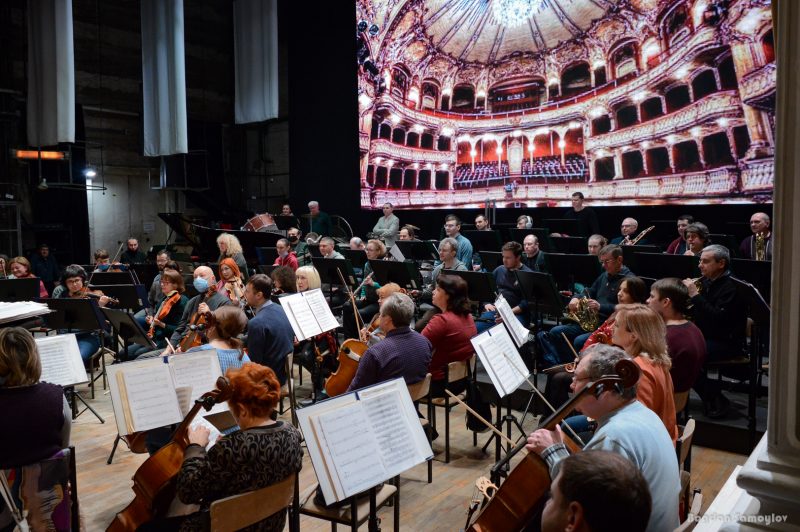 В Запорожье академический симфонический оркестр и итальянский тенор поздравят женщин с 8 Марта