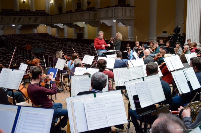В Запорожье академический симфонический оркестр и итальянский тенор поздравят женщин с 8 Марта