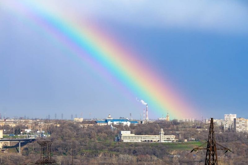 Фотографы запечатлели радугу над Запорожьем - фото 
