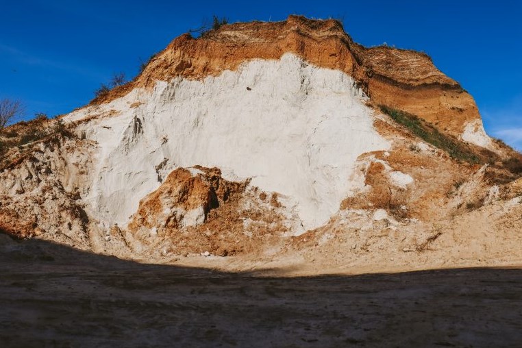 Как выглядит песчаный карьер в селе Запорожской области - фото