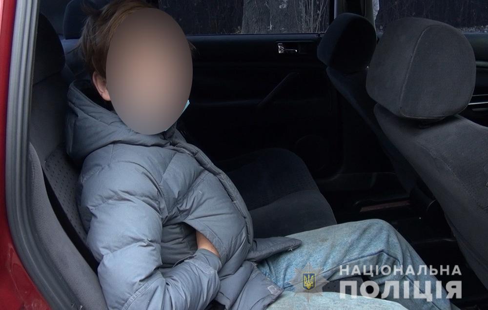 12-летний мальчик должен был попрошайничать на улицах города, чтобы его мать получала 600 гривен в день за "аренду сына". Фото: ГУНП