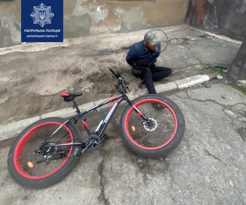 Патрульные задержали злоумышленника с велосипедом по горячим следам