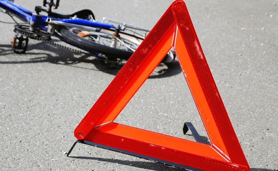 В Запорожье велосипедист сбил ребенка: девочку госпитализировали