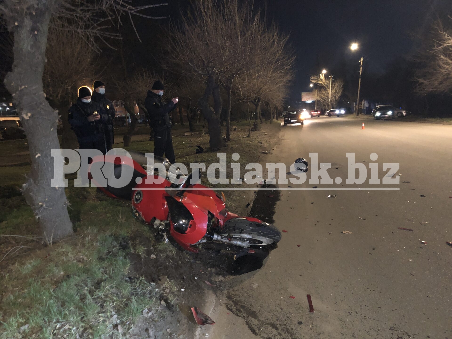 В Бердянске под колесами автомобиля пострадал мотоциклист