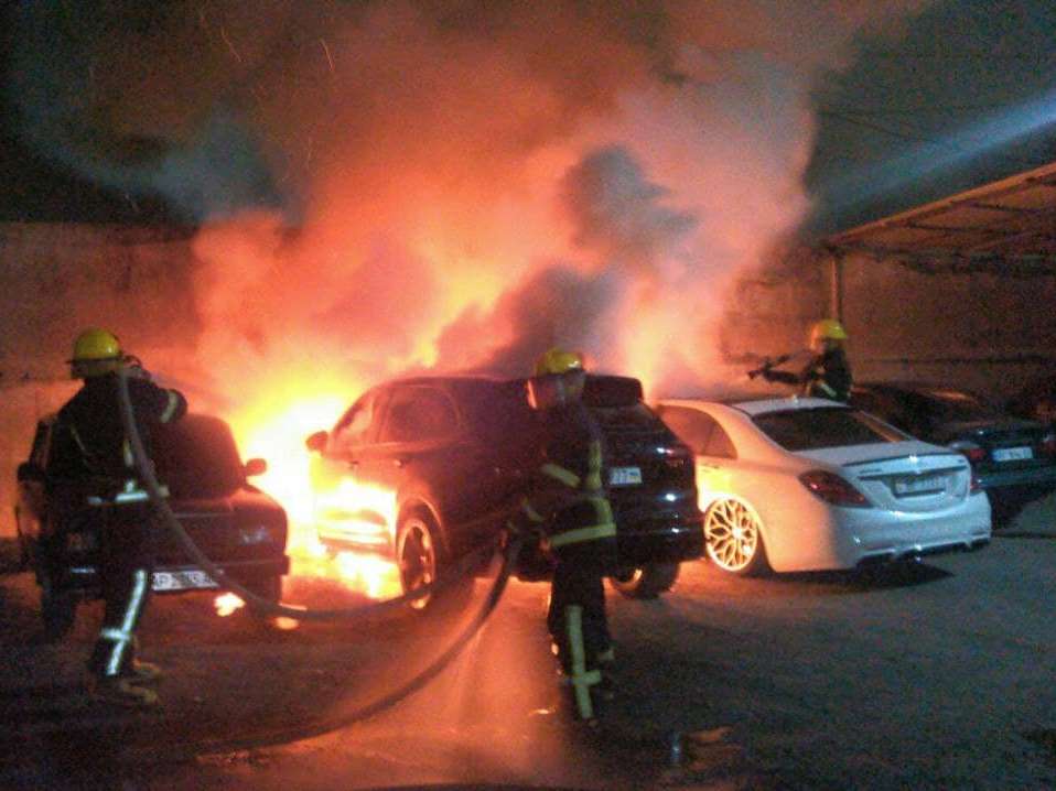 В Запорожской области ночью дотла сгорел Porsche Cayenne: огонь перекинулся на другие авто (ФОТО)