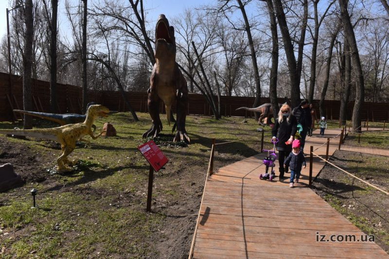 парк с динозаврами