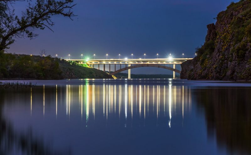 Фотограф показал ярки снимки запорожских мостов - фото 