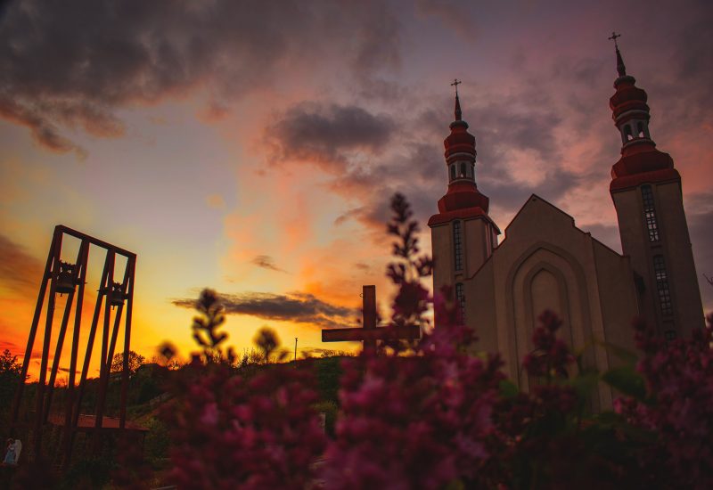 Как выглядит яркий закат над курортным городом Запорожской области - фото