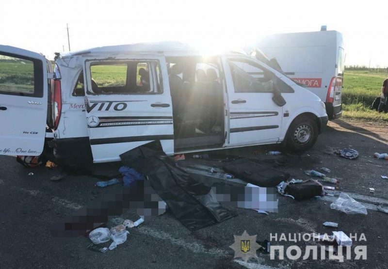 На трассе в Запорожской области произошла авария: погибла женщина и 6 человек травмировались