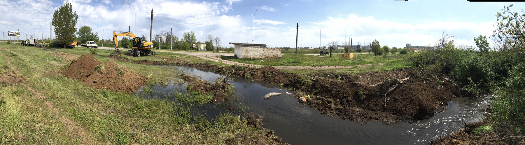В Бердянске произошла авария канализационного коллектора с выбросом нечистот в море и лесополосу