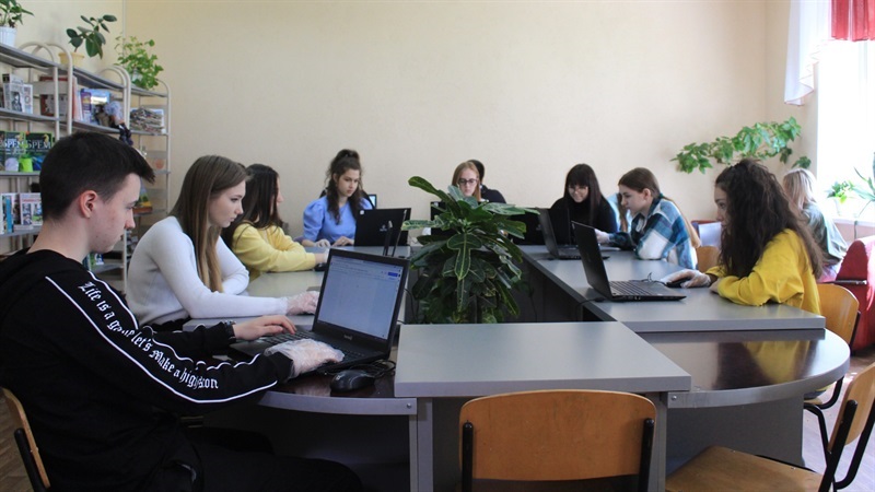 В Запорожье школьники вернулись на учебу: как будет проходить образовательный процесс (ФОТО)