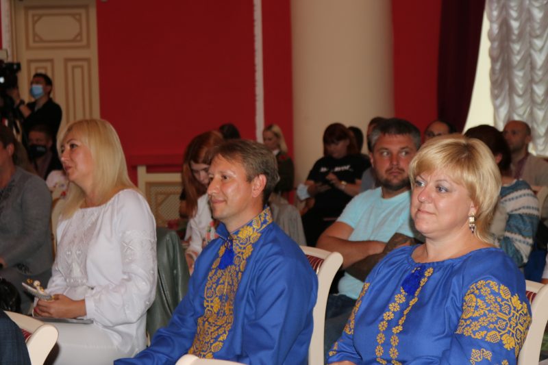 В Запорожье вручили «Ангелов добра» запорожским благотворителям и волонтерам