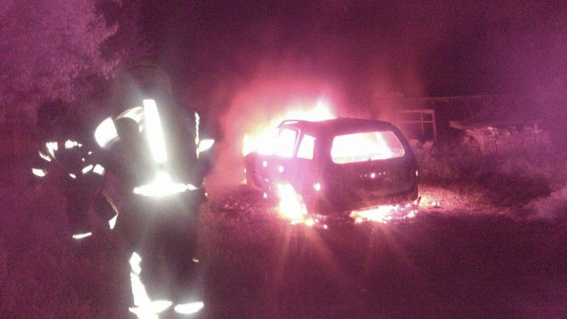 В селе загорелось авто