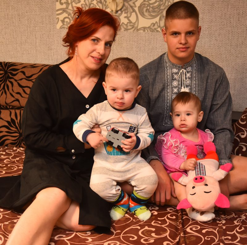 В Запорожье ветеранка АТО растит четверых детей и занимается огромным хозяйством