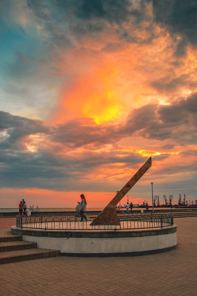 В сети показали, как выглядит на закате набережная в Бердянске - фото 