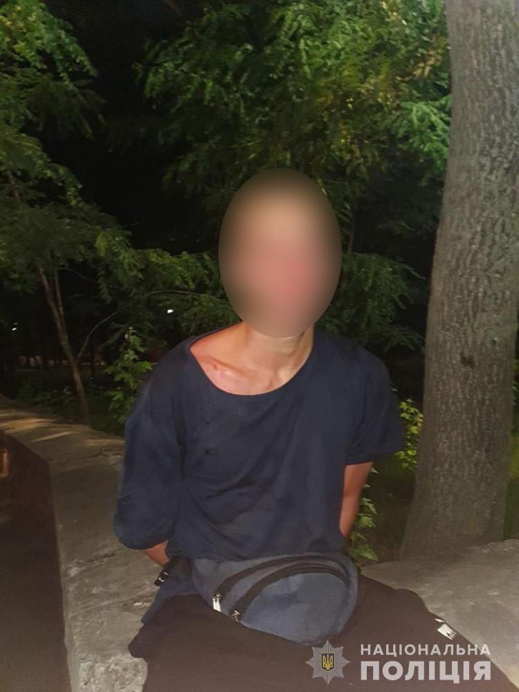 В бердянском городском парке мужчина ограбил девушку