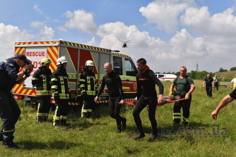 Под Запорожьем разбился вертолет: спасатели проверили готовность аэропорта к спасению людей
