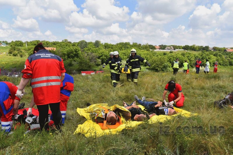 Под Запорожьем разбился вертолет: спасатели проверили готовность аэропорта к спасению людей