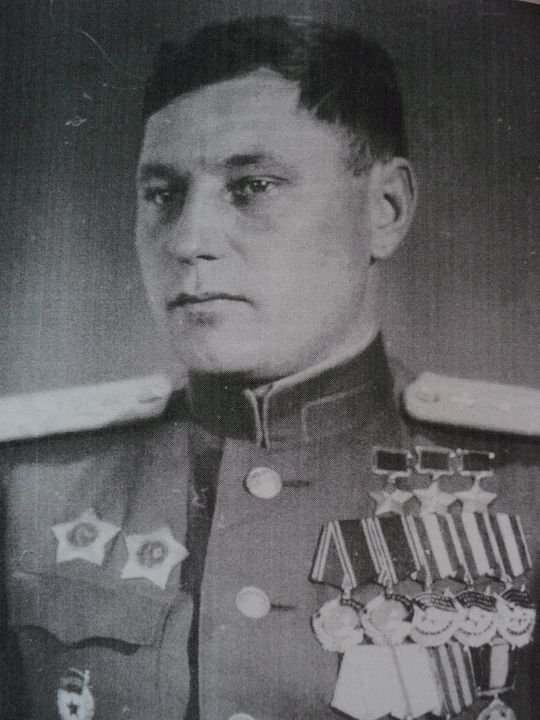 прославленный летчик Александр Покрышкин воевал в небе Запорожской области и женился в Черниговке
