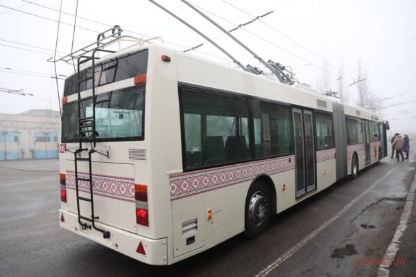 В Запорожье осудили водителя троллейбуса, которая зажала дверьми пассажирку