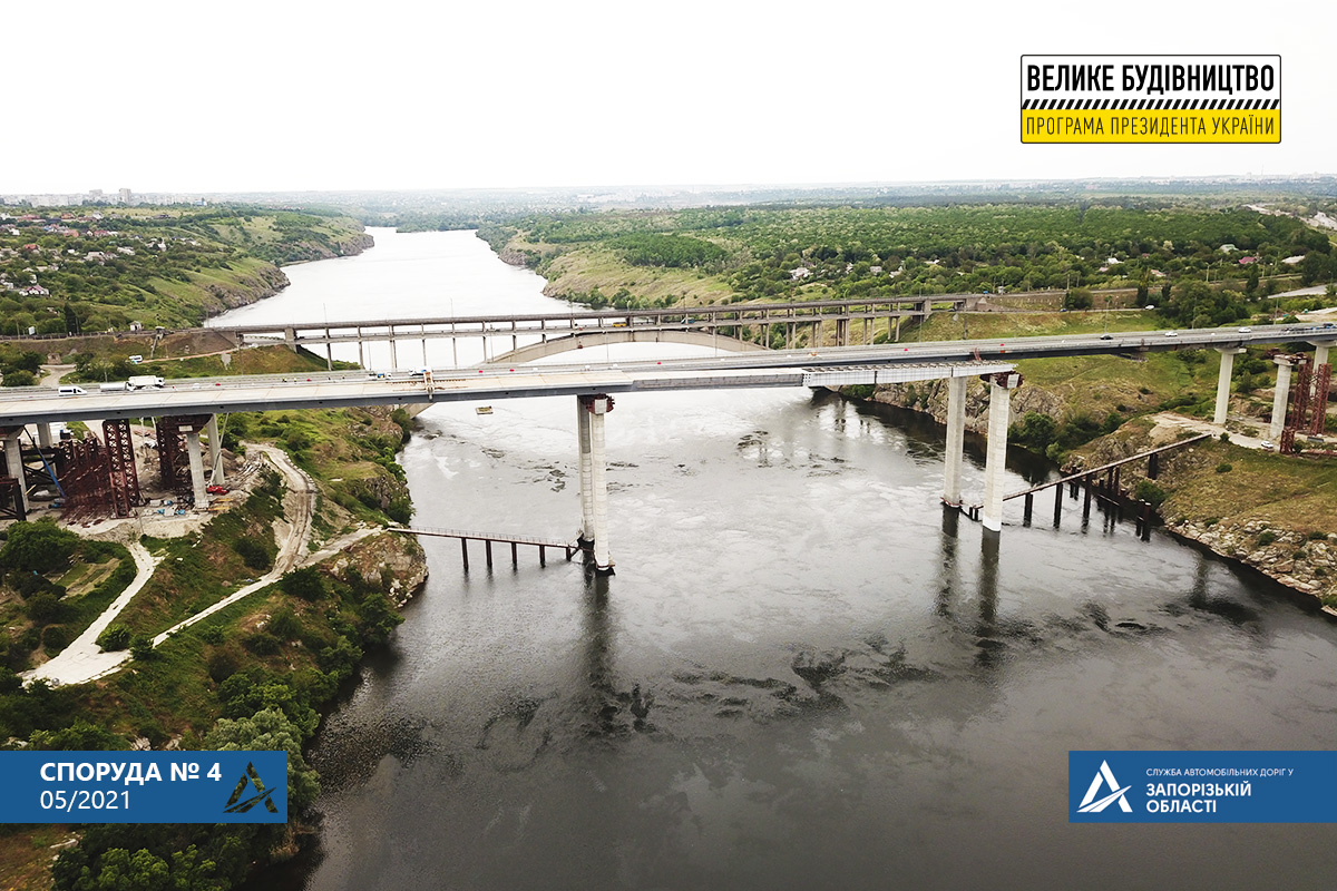 В Запорожье проходит надвижка основы моста через Старый Днепр (ФОТО)