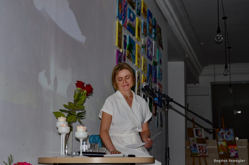 Запорожская писательница рассказала, как йога помогает ей писать стихи