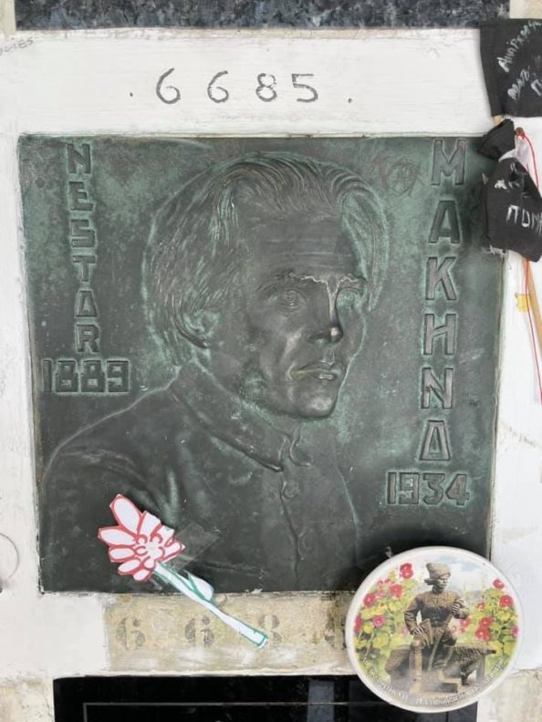 Житель Гуляйполя побывал на кладбище во Франции, где покоится прах земляка Нестора Махно