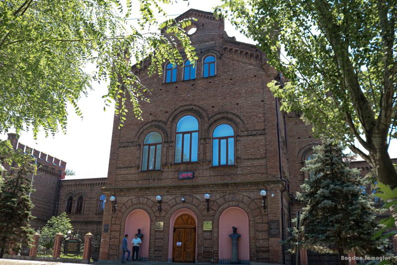 Как в Бердянске выглядит здание мужской гимназии, построенное почти полтора века назад - фото