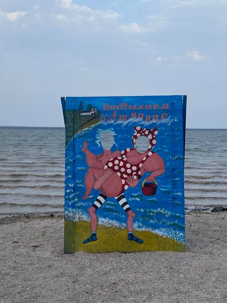 В селе Запорожской области местные жители сами обустроили пляж 