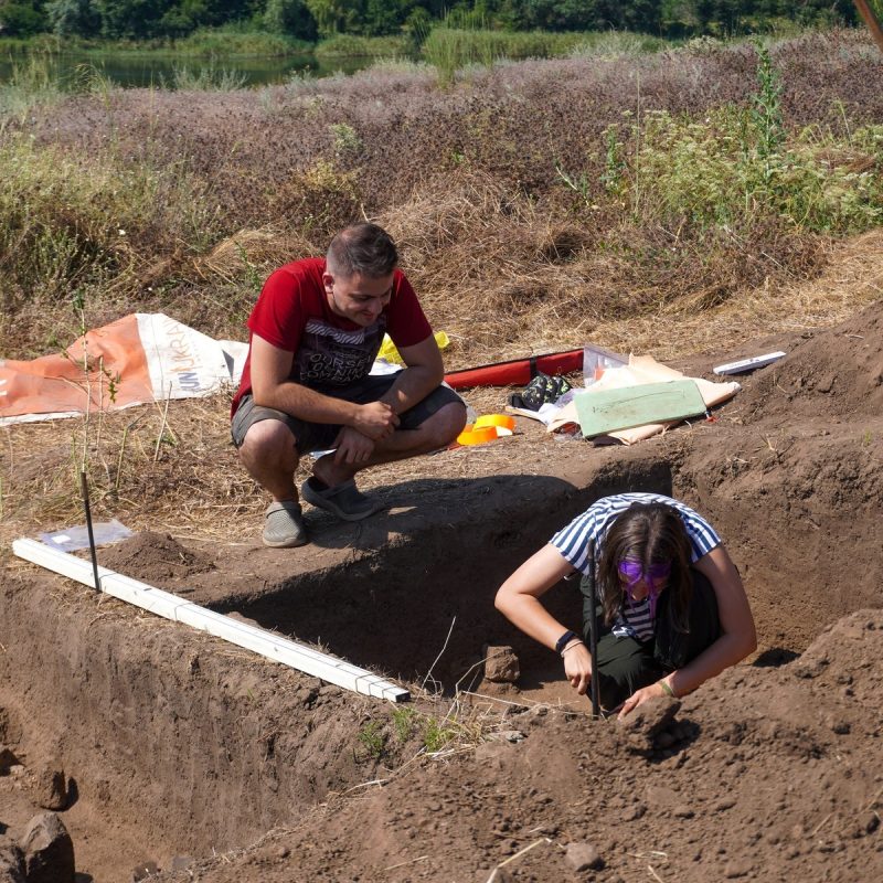 В Запорожье на Хортице обнаружили символическую могилу вождя без праха