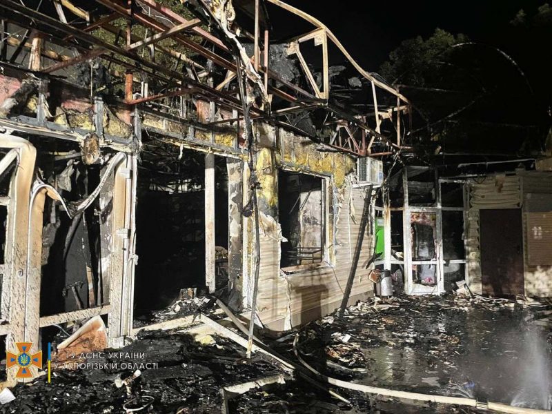 в ночном пожаре пожаре сгорел магазин