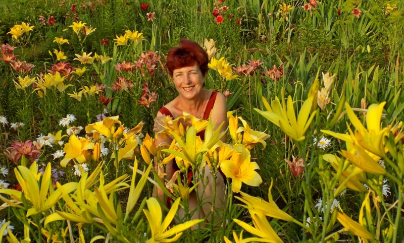 Жительница Запорожской области показала цветы, которые цветут один день - фото 