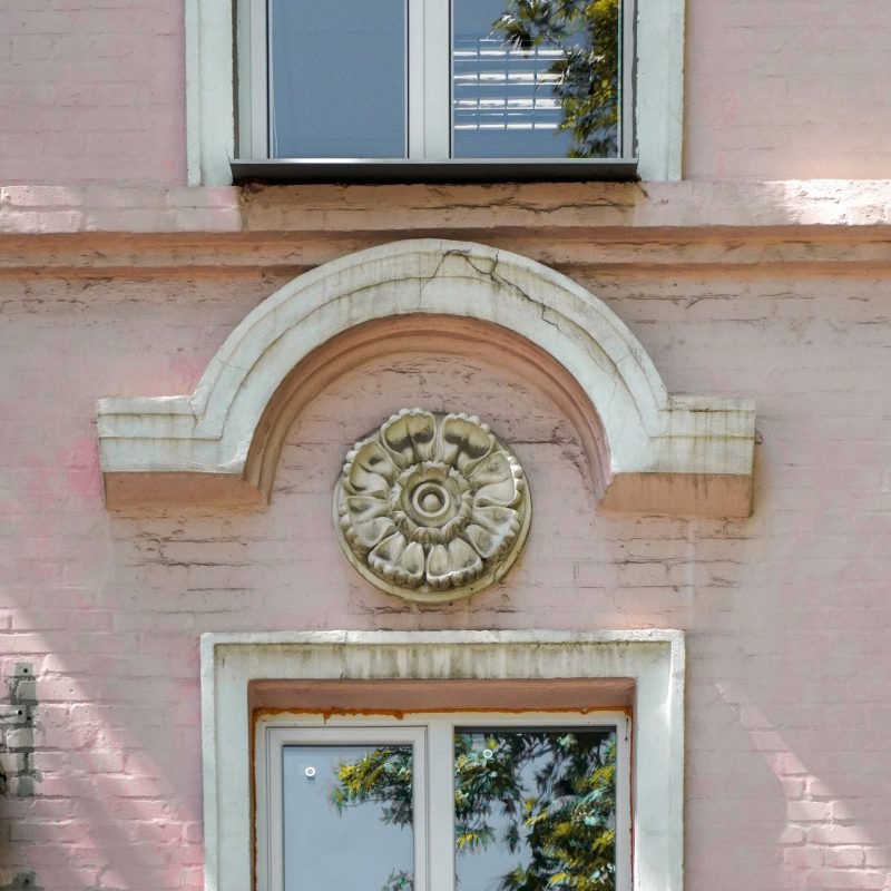 Какие цветочные мотивы украшают историческую архитектуру Запорожья - фото 