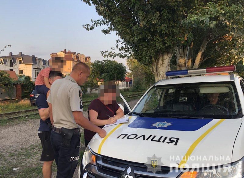 Пятилетнего мальчика полицейским передал небезразличный житель Бердянска