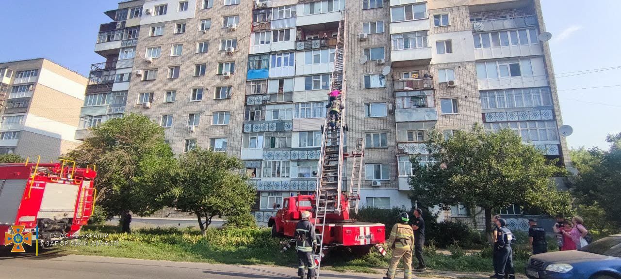 В Бердянске женщина выпала из окна девятого этажа: подробности (ФОТО)