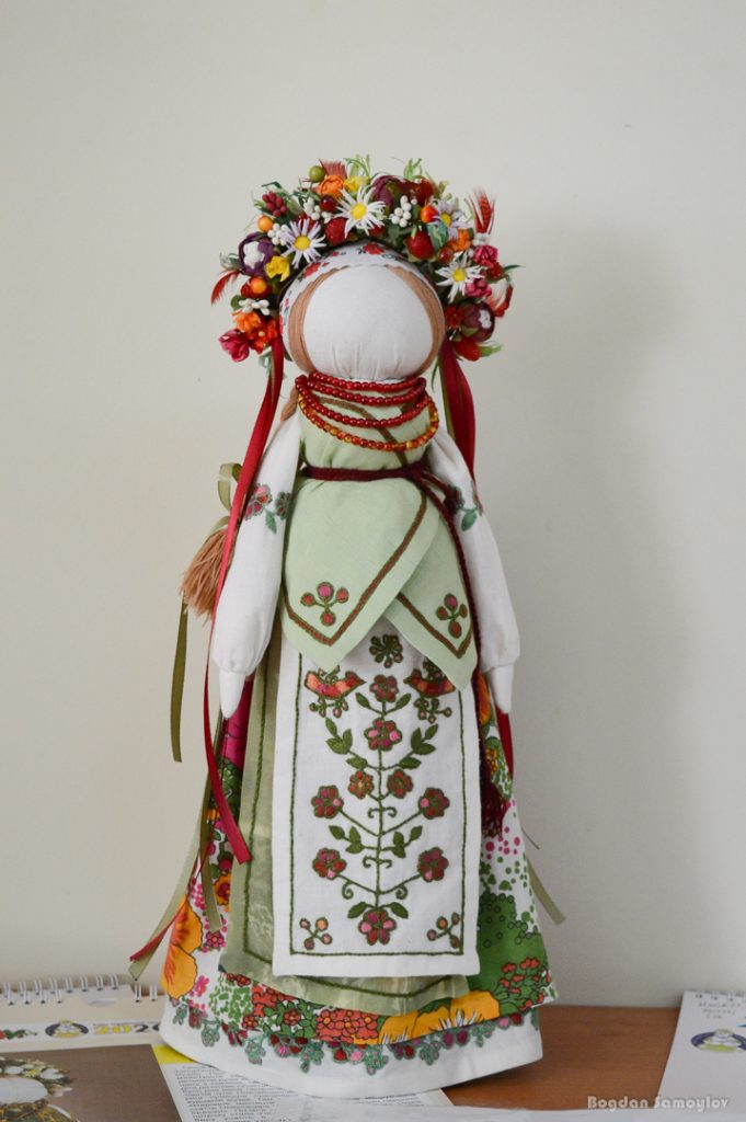 В Запорожье открылась выставка необычных кукол - фото 