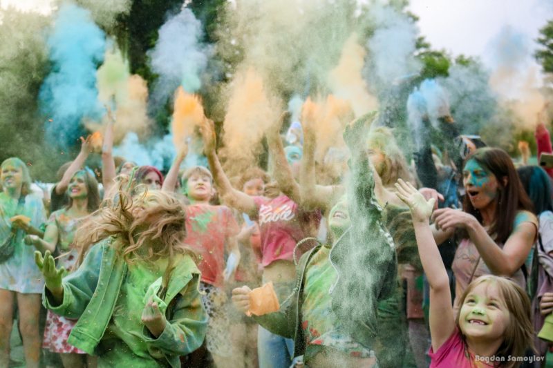 В Запорожье снова пройдет яркий фестиваль красок 